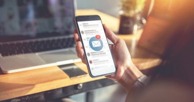 How Does a Mobile Phone Work? How Does a Mobile Phone Work?
